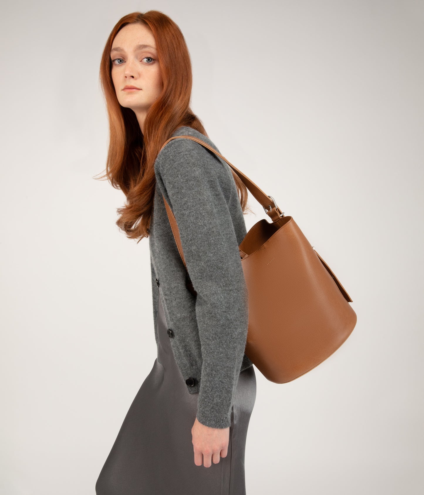 AZUR Vegan Bucket Bag - Vintage | Color: Brown - variant::chili