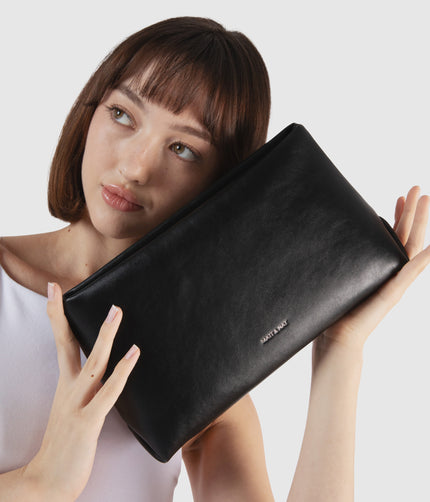 DAKOTA Vegan Clutch – Forum | Color: Black - variant::black