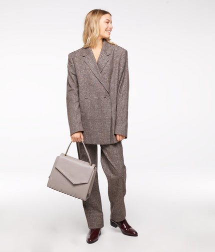 variant:: black -- minji dwell black
