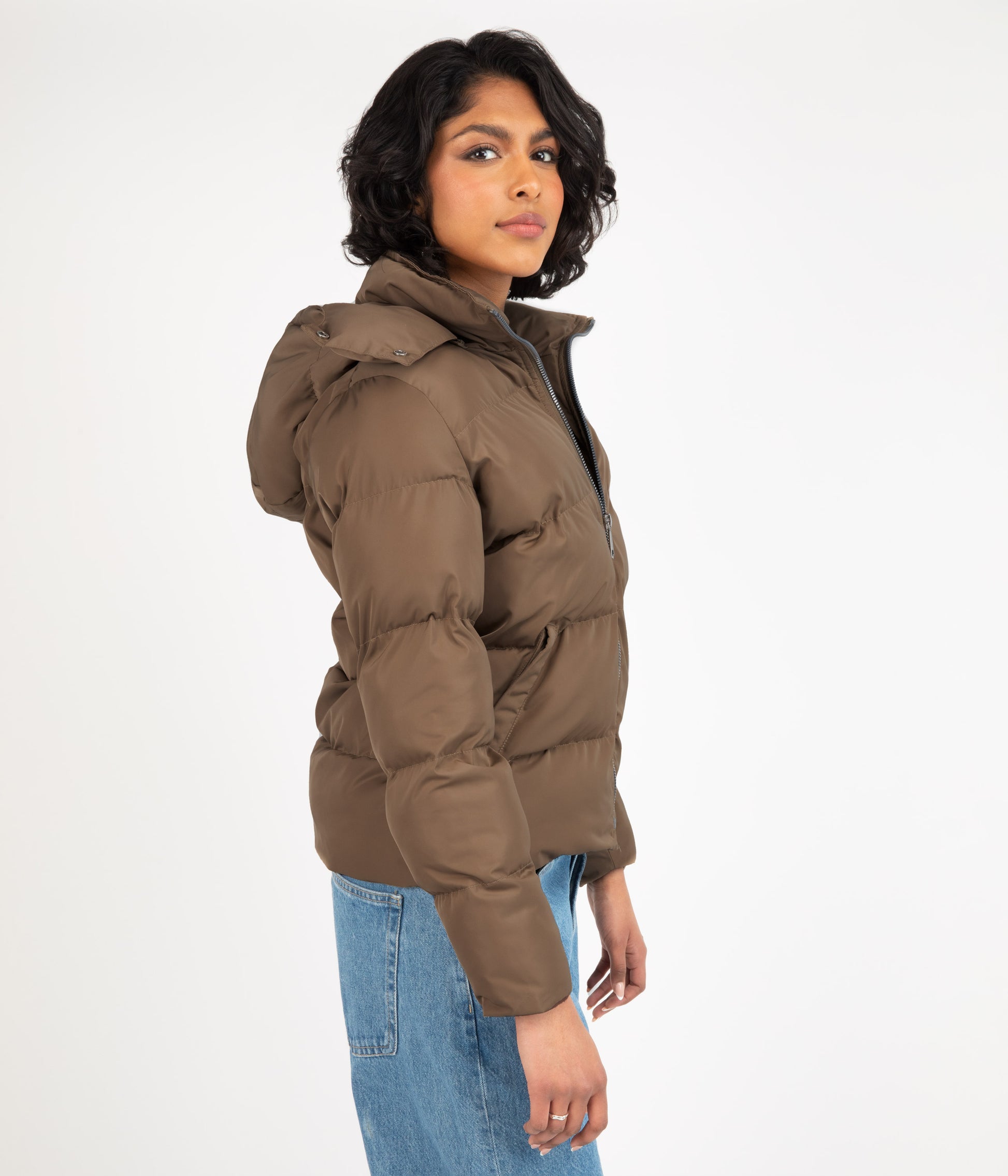 14 Puffer Jackets You Can Get In Canada That'll Keep You Cozy All Season  Long - Narcity