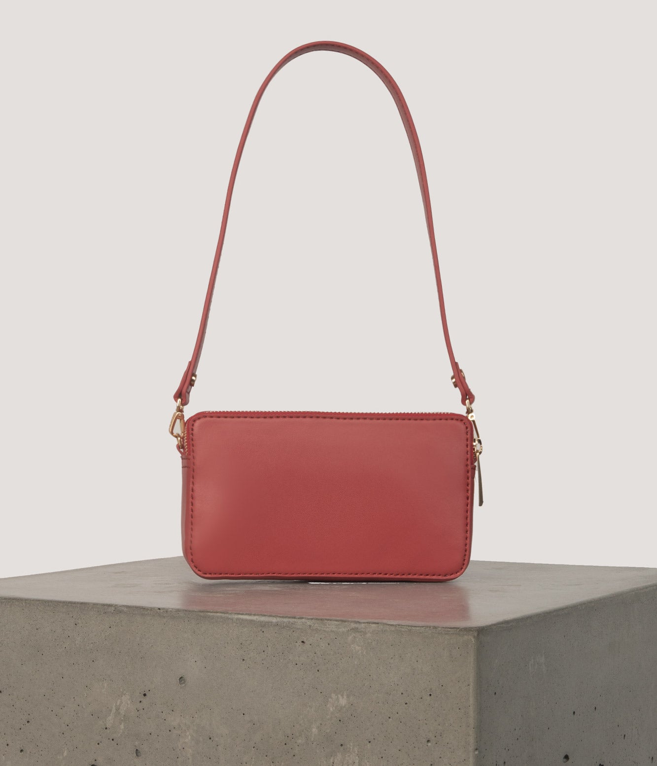 FARAH Vegan Crossbody - APPLESKIN™ | Color: Red - variant::charm