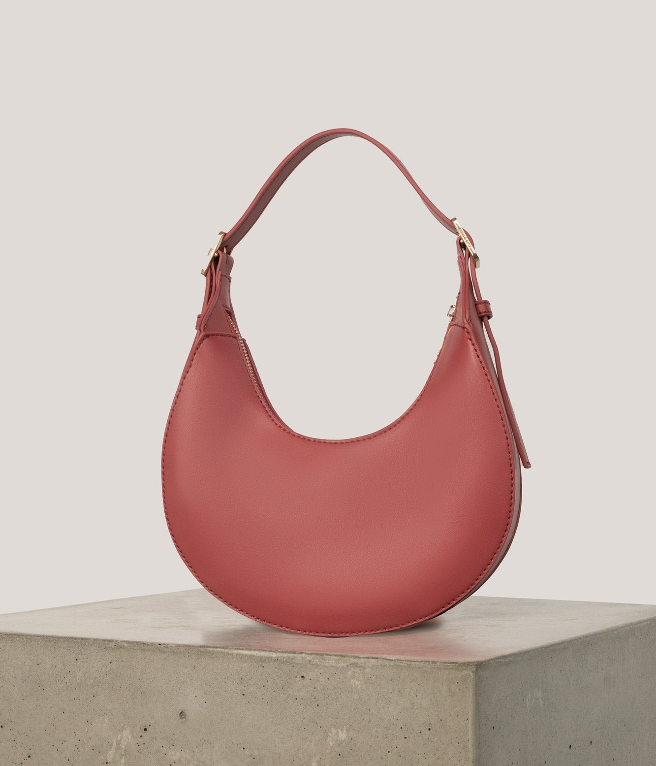 GIULIASM Vegan Shoulder Bag - APPLESKIN™ | Color: Red - variant::charm