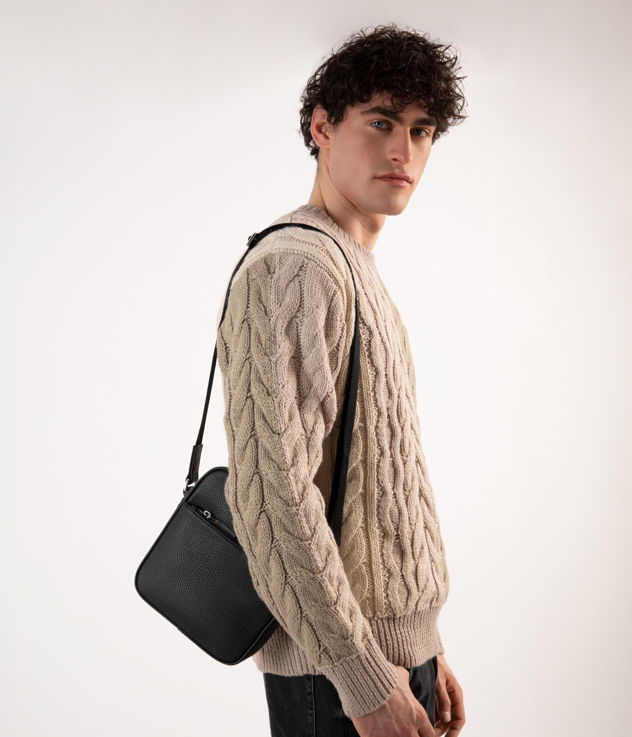 【MATT&NAT】ビーガン〇CUE〇ミニマリスト・スマホショルダー COEN MINI Small Vegan Crossbody Bag - Purity | Matt & Nat Canada