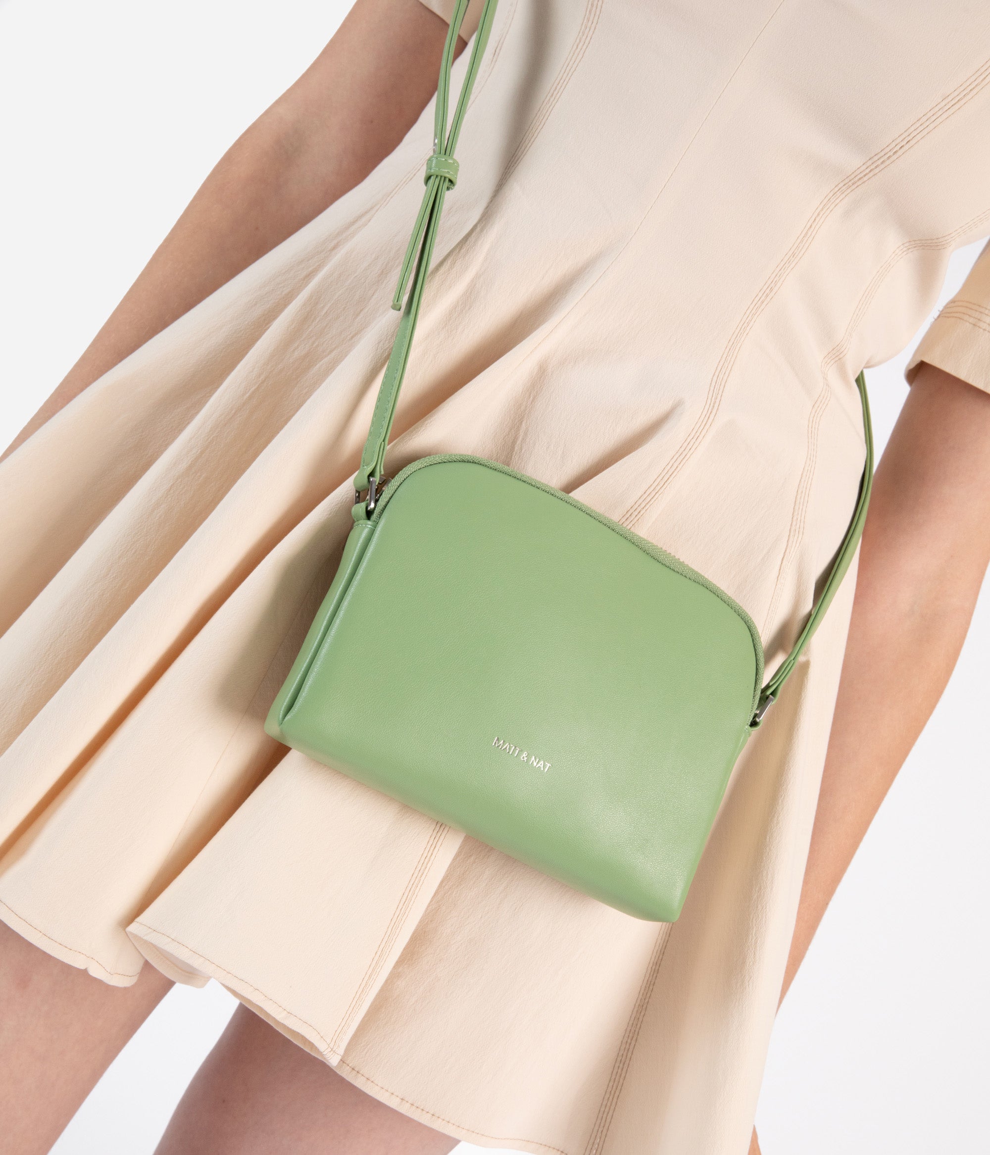 【MATT & NAT】ヴィーガンレザー・スリム・クロスボディーバッグ KRISTY Slim Vegan Crossbody Bag - Forum | Matt & Nat Canada