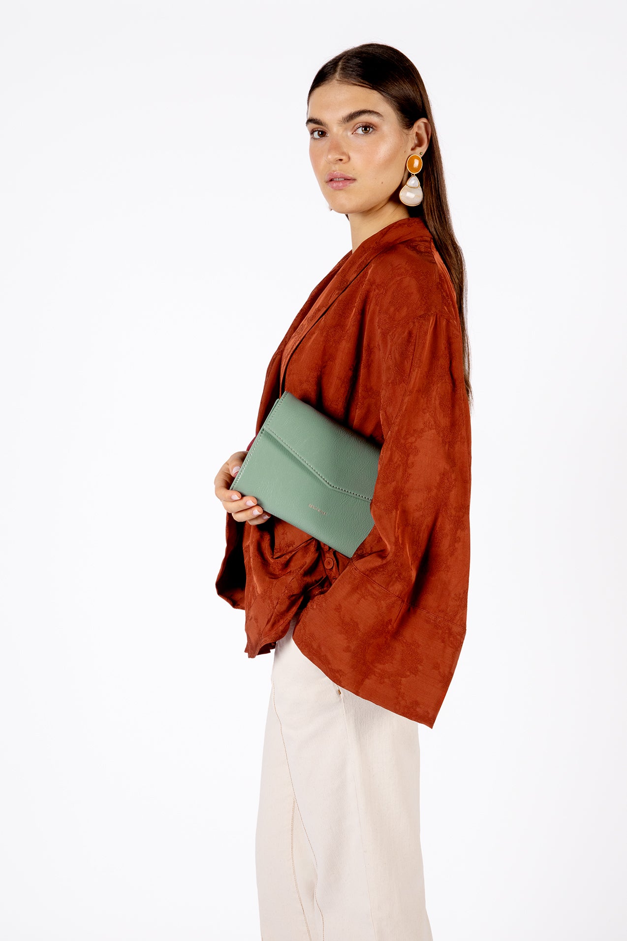 LILIAN Vegan Clutch – Theme | Color: Tea - variant::tea