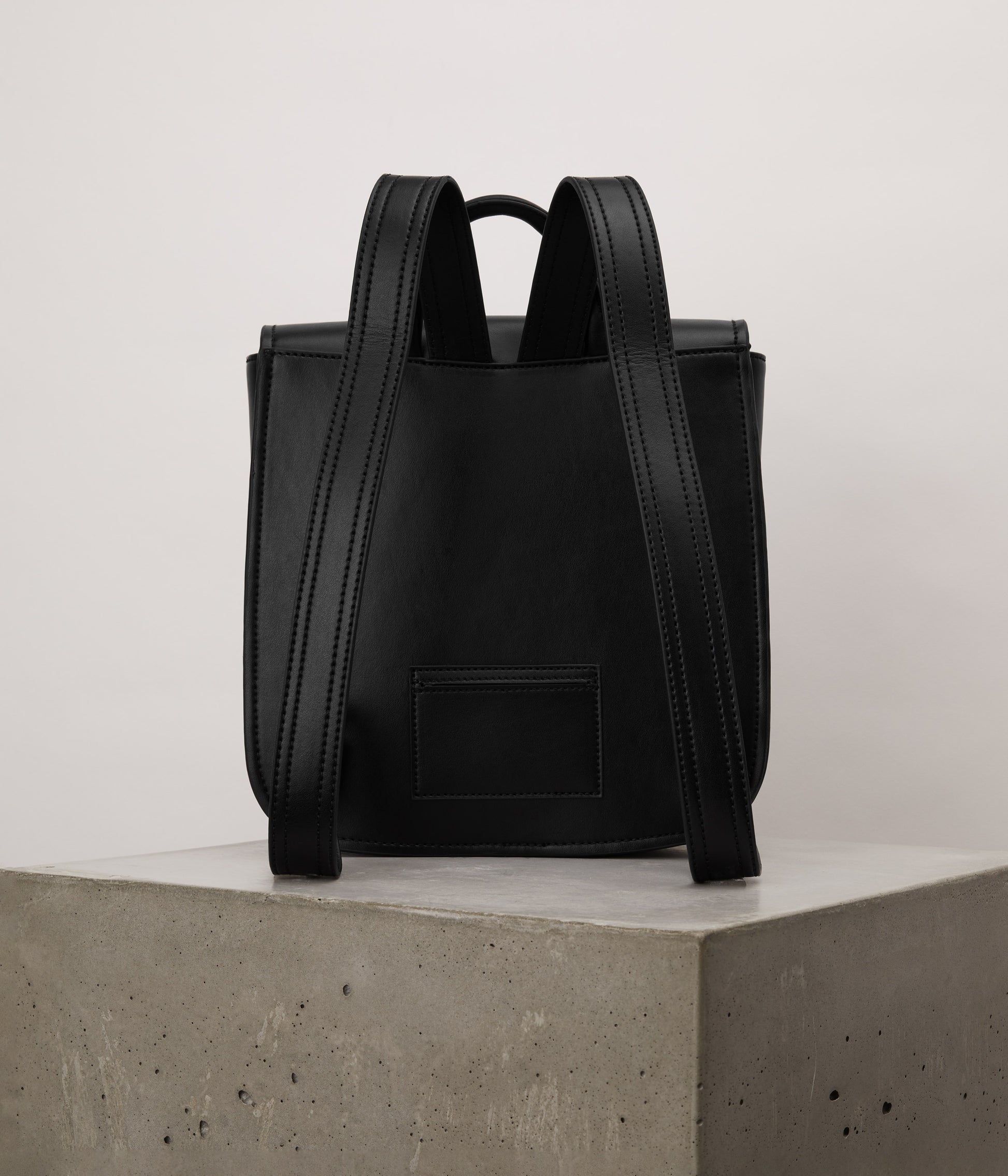 variant:: black -- brooke appleskin black