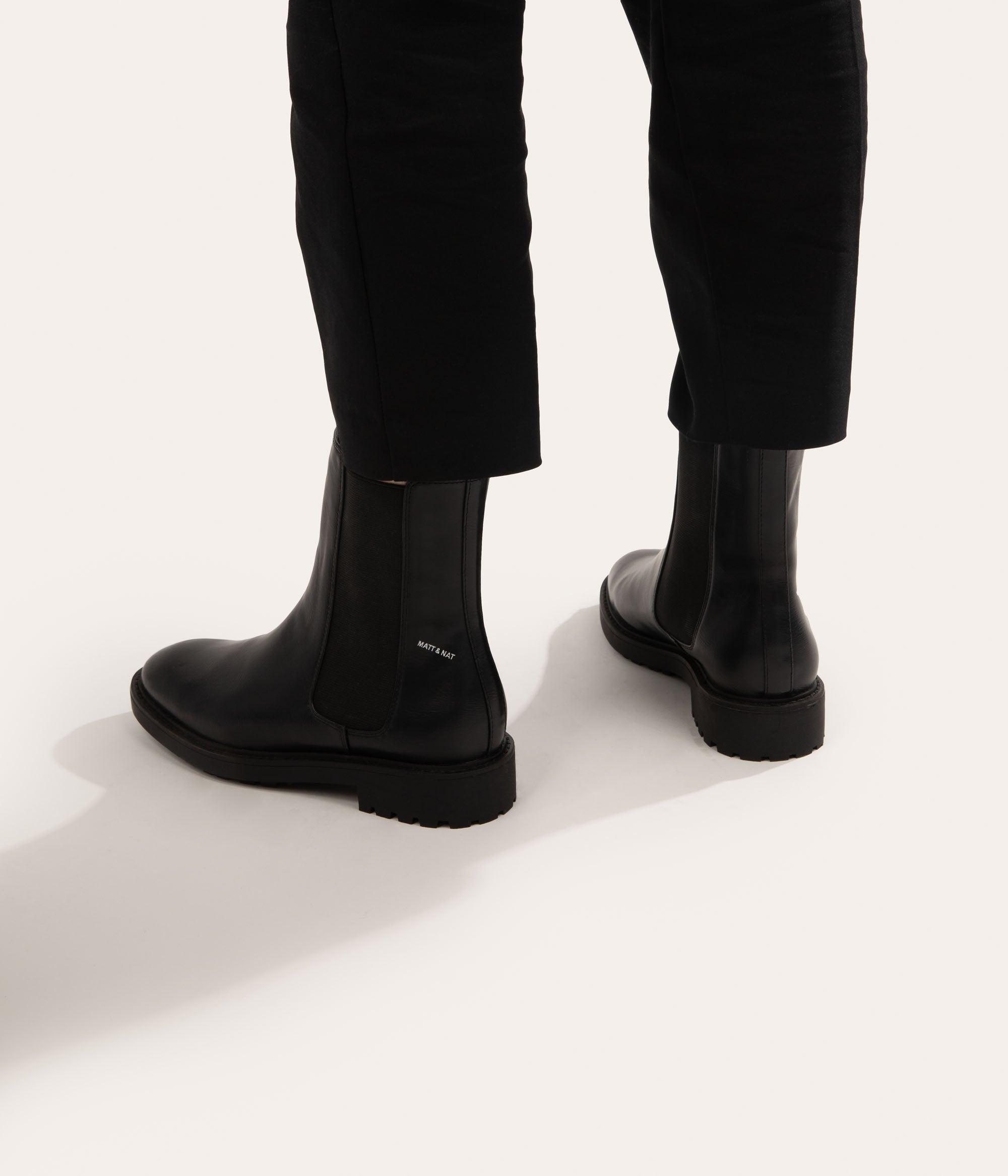 【MATT & NAT】 レディース ヴィーガン アンクルブーツ AVIKA Women's Vegan Chunky Chelsea Boots | Matt & Nat Canada