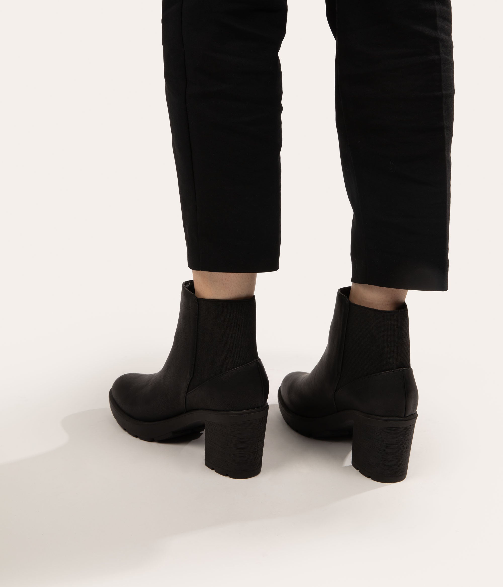 【MATT & NAT】 ビーガン ショートブーツ MONT ブーティ MONTROYAL Women's Vegan Boots | Matt & Nat Canada